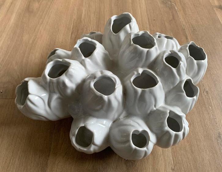 Serax maxibloem witte porseleinen koraal vaas, Huis en Inrichting, Woonaccessoires | Vazen, Zo goed als nieuw, Wit, Minder dan 50 cm