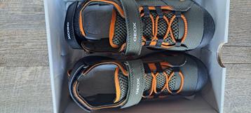 * * * Gloednieuwe Geox sandalen maat 34 in doos * * * beschikbaar voor biedingen