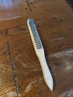 Staalborstel fijn om beeldhouwgereedschap schoon te maken., Ophalen of Verzenden, Zo goed als nieuw