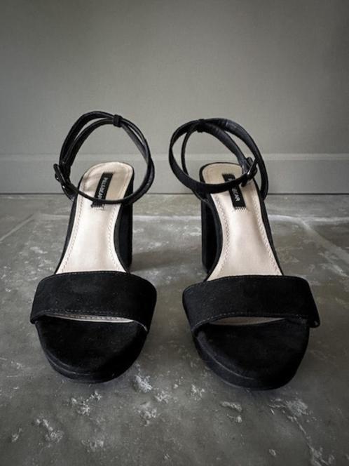 Pull & Bear zwarte sandalen met plateauzool hoge hak Maat 37, Kleding | Dames, Schoenen, Zo goed als nieuw, Schoenen met hoge hakken