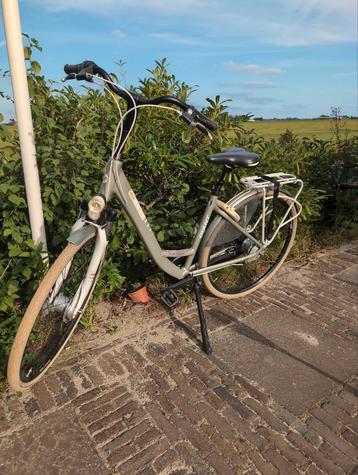 Giant Damesfiets - zwarte velg - makkelijk verstelbaar Stuur beschikbaar voor biedingen