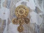 broche moderne zeeuwse knop ? goudkleurig vintage sierraad, Overige materialen, Minder dan 4 cm, Ophalen of Verzenden, Zo goed als nieuw