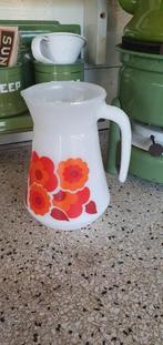 Arcopal retro waterkan kan oranje bloemen, Ophalen of Verzenden, Gebruikt