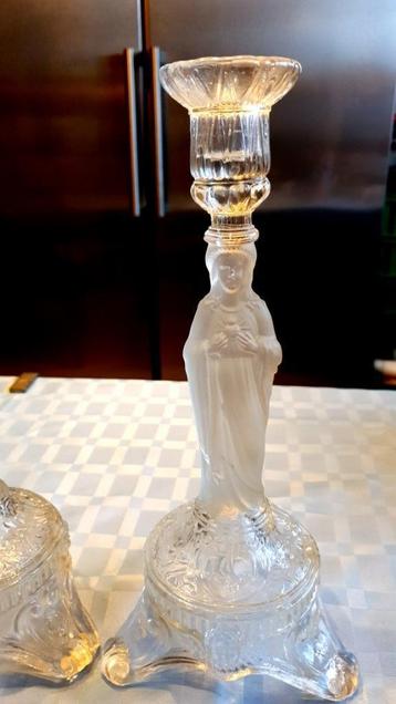 Twee kandelaars van Val Saint Lambert, België. De kleuren zi beschikbaar voor biedingen