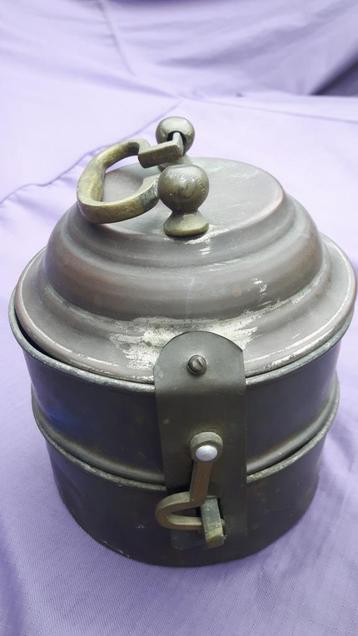 Antiek koperen lunchbox. 2 compartimenten. beschikbaar voor biedingen