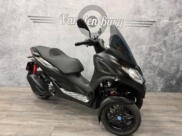 PIAGGIO MP3 300 HPE SPORT (bj 2022) beschikbaar voor biedingen