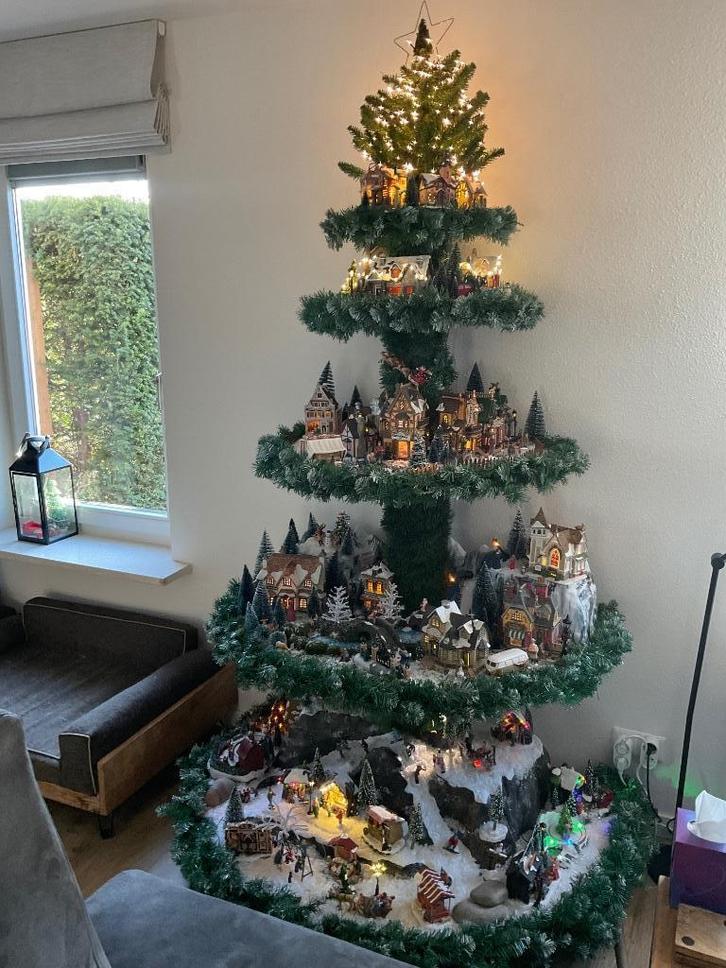 Christmastree village - kerstdorp in kerstboom, Huis en Inrichting, Overige Huis en Inrichting, Zo goed als nieuw, Ophalen