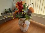Grote stenen kruik met kunstbloemen, Ophalen, Zo goed als nieuw