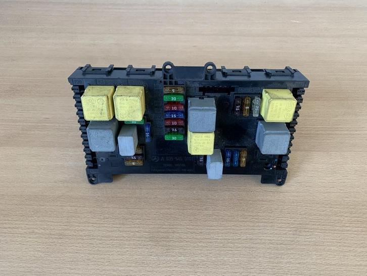 zekeringkast mercedes vito W639 2003 tot 2014 A6395450101, Auto-onderdelen, Elektronica en Kabels, Mercedes-Benz, Gebruikt, Ophalen of Verzenden