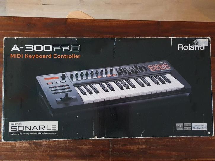 Roland A-300 Pro MIDI Controller, Muziek en Instrumenten, Midi-apparatuur, Gebruikt, Ophalen