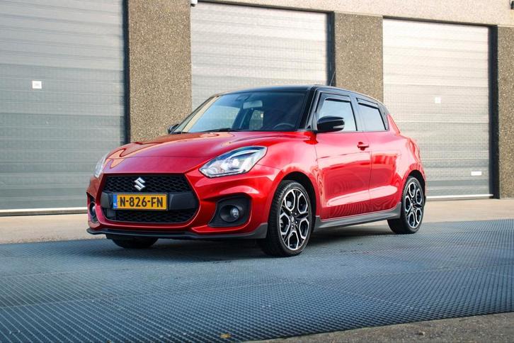 Suzuki Swift 1.4 Boosterjet 129pk Smart Hybrid 2021 Rood, Auto's, Suzuki, Particulier, Swift, Hybride Elektrisch/Benzine, C, Hatchback