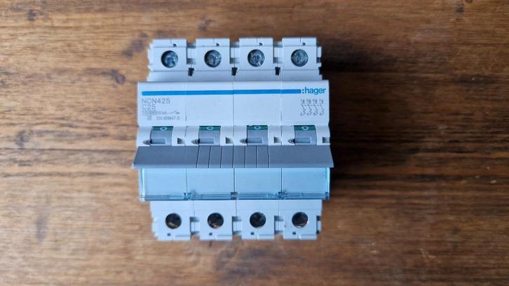 Hager C25 automaat 3p+n NCN425, Hobby en Vrije tijd, Elektronica-componenten, Zo goed als nieuw, Ophalen