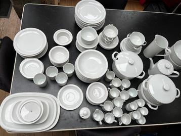 Servies ARZBERG 114 delig wit beschikbaar voor biedingen