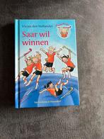 Saar wil winnen - Vivian den Hollander, Ophalen of Verzenden, Zo goed als nieuw, Fictie algemeen