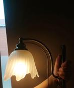 Vintage Wandlamp met een prachtige glazen kap, Ophalen of Verzenden, Zo goed als nieuw, Glas, Vintage