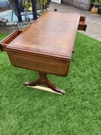 Engelse walnoten salontafel, oortafel, Antiek en Kunst, Ophalen