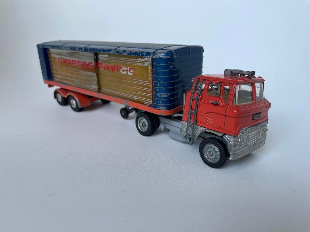 model Corgi Mayor Toys Ford H + Agricultural trailer, Ophalen of Verzenden, Gebruikt, Bus of Vrachtwagen, Corgi