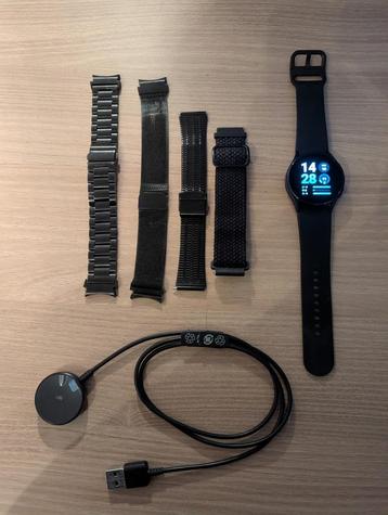 Samsung Galaxy Watch 4 40mm + 4 extra bandjes beschikbaar voor biedingen