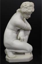 Venus betrapt bij het baden (Crouching Venus) marmeren beeld, Ophalen of Verzenden, Mens