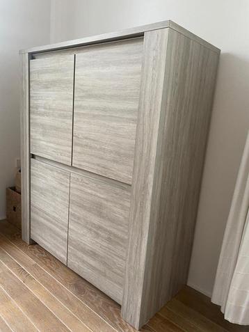 Buffetkast / wandkast met deuren beschikbaar voor biedingen