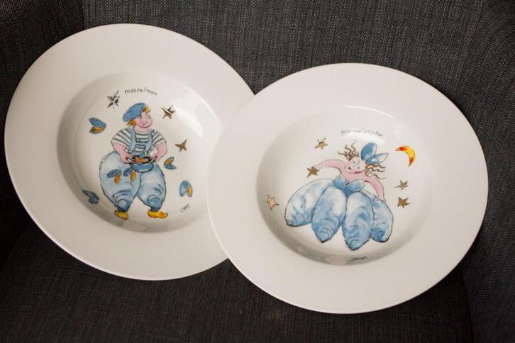 2x bord Mosselvrouw/ Mosselman Corry Ammerlaan - Artihove, Huis en Inrichting, Keuken | Servies, Zo goed als nieuw, Bord(en), Overige stijlen
