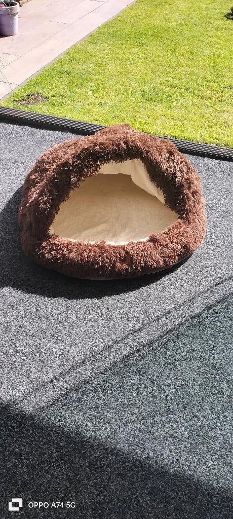 cave voor grote hond, Ophalen, Zo goed als nieuw, Pluche