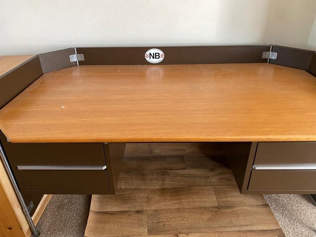 Mooi groot bureau met gratis stoel, Huis en Inrichting, Opbergruimte, Gebruikt, 155 cm, Hout