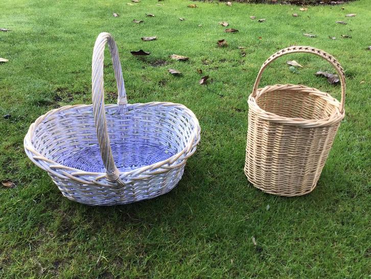 Lila en naturel kleurige manden, Huis en Inrichting, Woonaccessoires | Schalen en Manden, Zo goed als nieuw, Rond, Riet, Ophalen of Verzenden