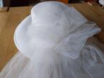 Trouwhoed met sluier en pareltjes, Ophalen of Verzenden, Zo goed als nieuw, Wit, Accessoires