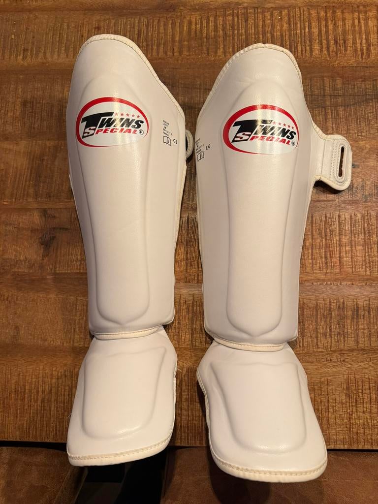 Twins scheenbeschermers maat M, Sport en Fitness, Vechtsporten en Zelfverdediging, Ophalen of Verzenden, Zo goed als nieuw, Overige
