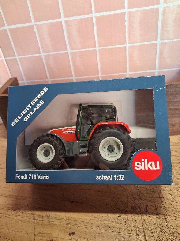 Siku Fendt 716 Vario, Hobby en Vrije tijd, Ophalen of Verzenden, Tractor of Landbouw, SIKU