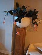 Kunststof plantenschaal met kunstplant - 5 bloemen, Huis en Inrichting, Woonaccessoires | Zuilen en Pilaren, Ophalen of Verzenden