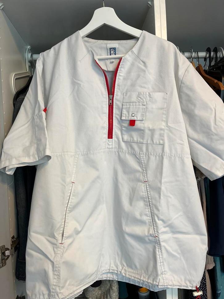 Witte zorg uniform jasje met rode rits en zakken, Diversen, Verpleegmiddelen, Gebruikt, Ophalen of Verzenden