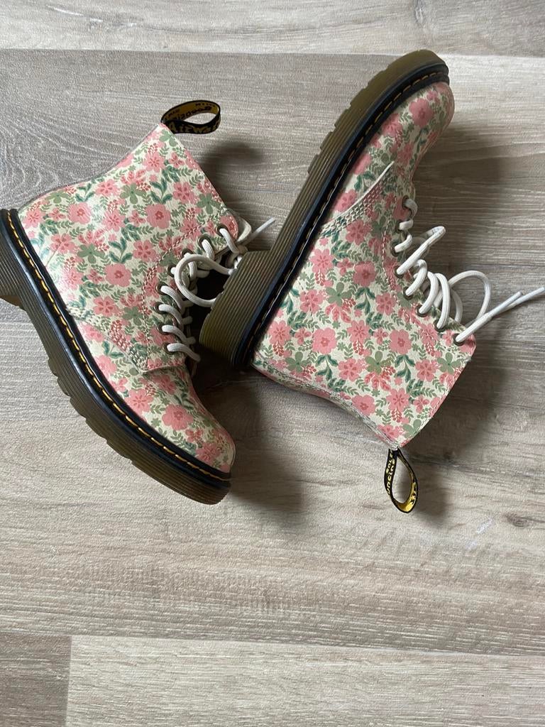 DR.MARTENS maat 30 meisje zeer goede staat, Ophalen, Zo goed als nieuw, Meisje, Schoenen