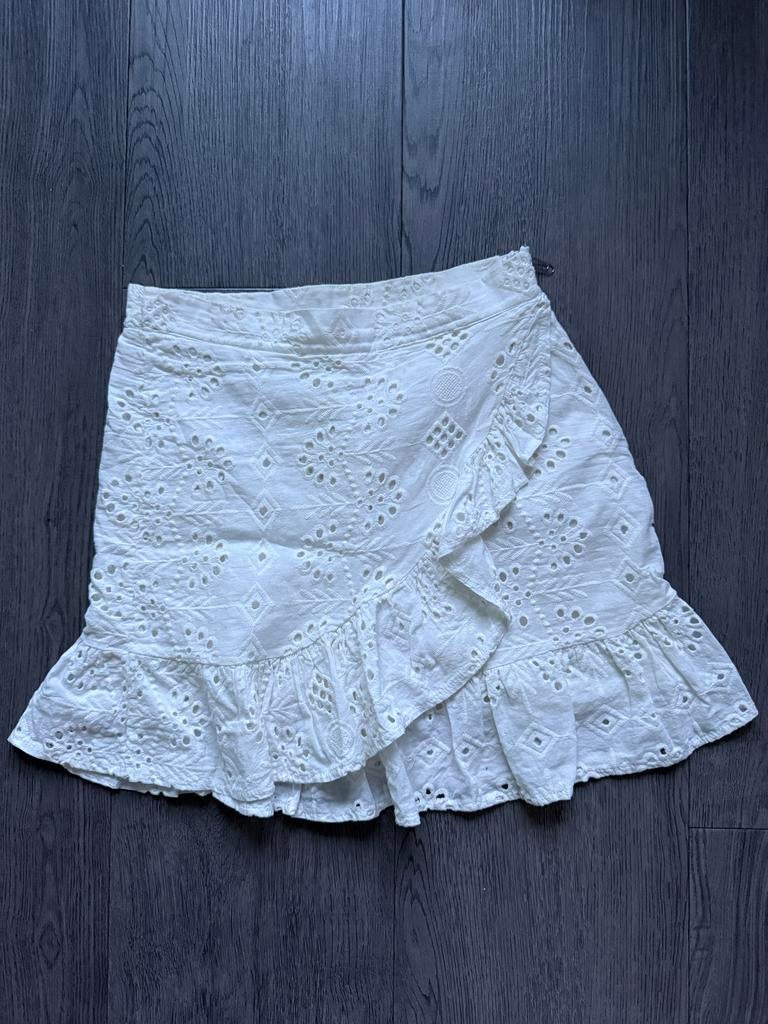 Witte rok met borduursels, Cotton Club, maat XS, gedragen!, Kleding | Dames, Rokken, Wit, Ophalen of Verzenden, Maat 34 (XS) of kleiner