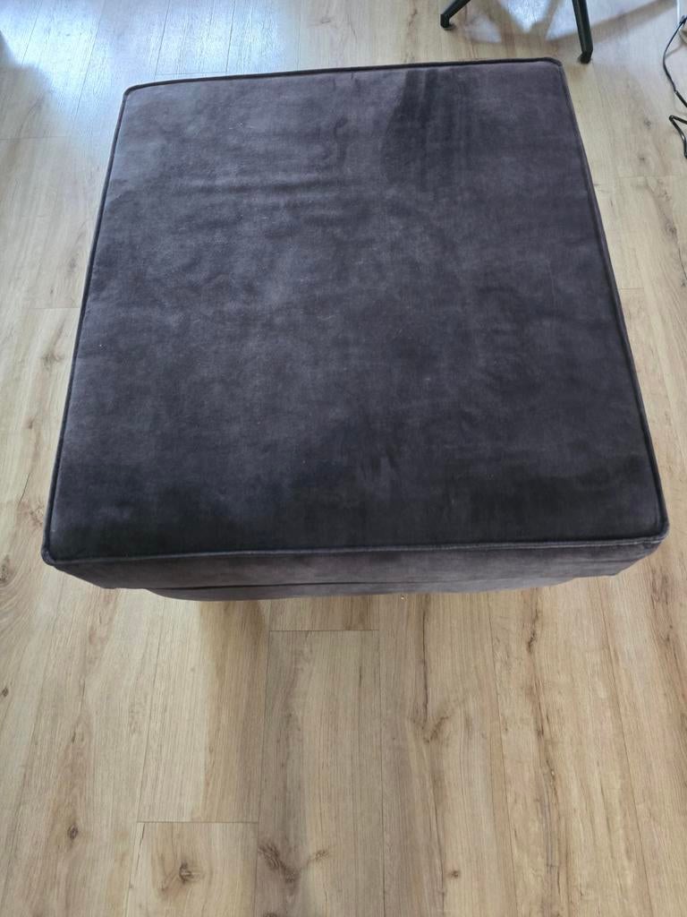 Donkergrijze fluwelen poef/voetenbank, Modern, Comfortabel, Gebruikt, Ophalen of Verzenden, Stof