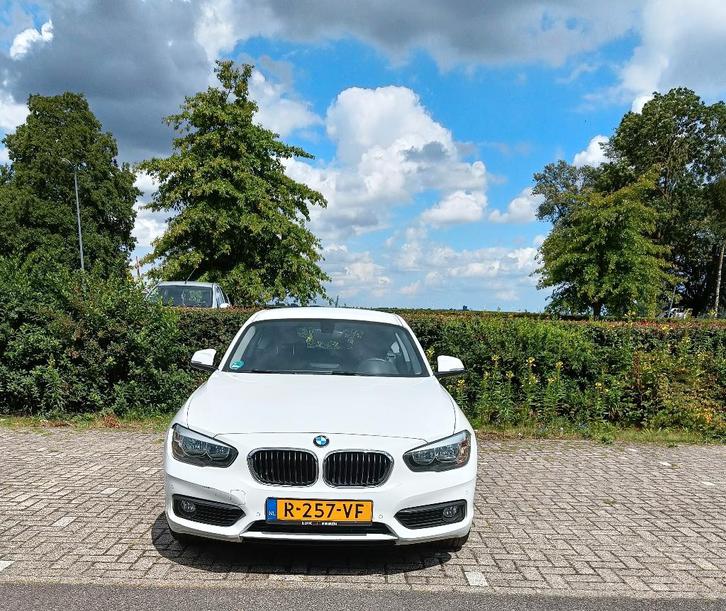 BMW 1-Serie 1.5 118I 3DR AUT 2015 Wit, Auto's, BMW, Particulier, 1-Serie, ABS, Airconditioning, Bluetooth, Climate control, Cruise Control