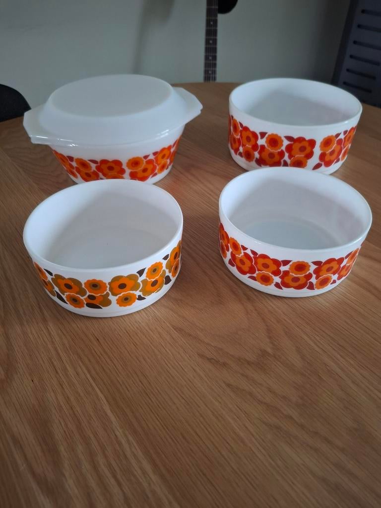 4 Prachtige vintage grote Arcopal Lotus schalen retro design, Ophalen of Verzenden