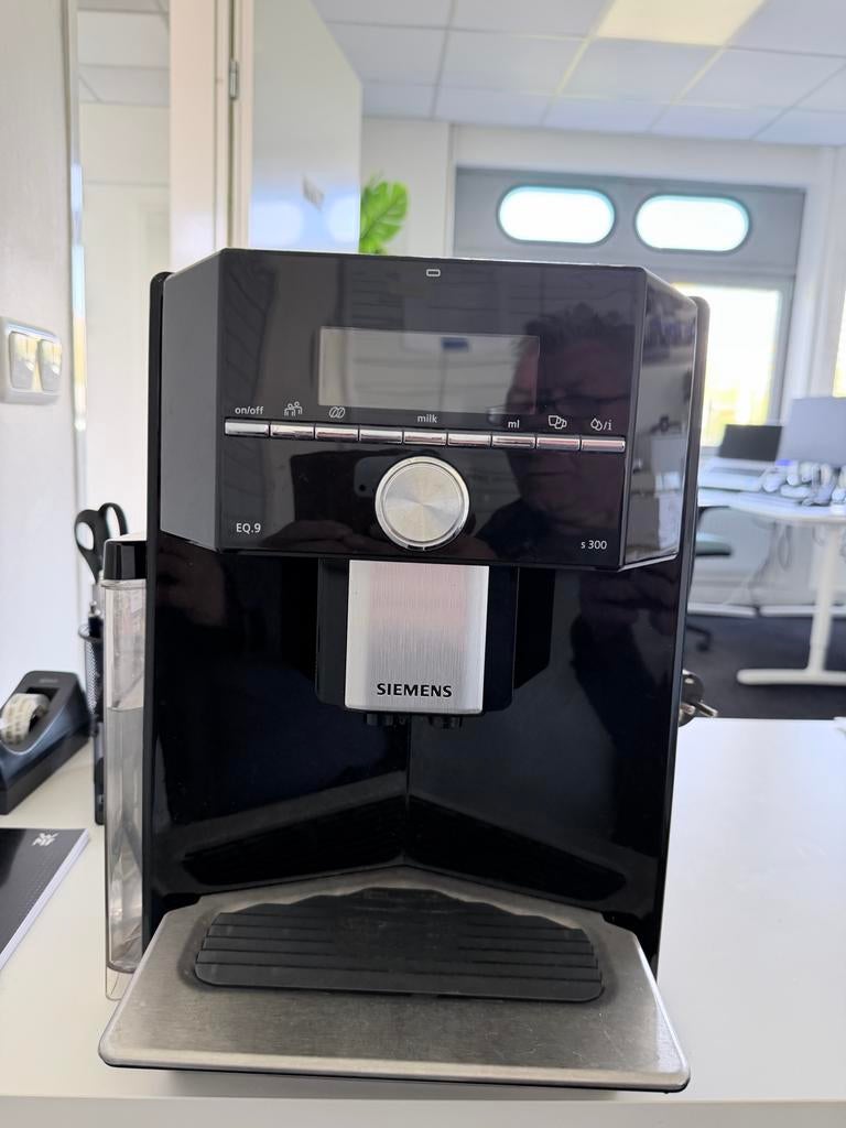 Siemens EQ.9 koffiemachine, Afneembaar waterreservoir, Gebruikt, Koffiemachine, Koffiebonen