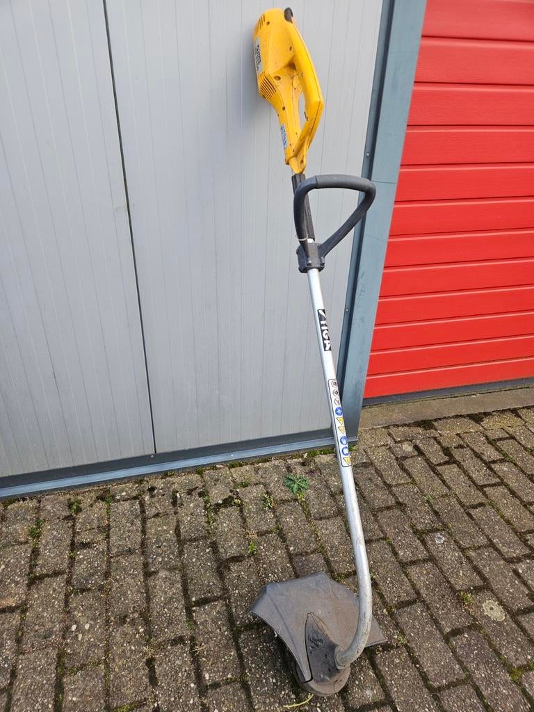 Stiga ST1100 elektrische trimmer - Krachtig en betrouwbaar, Ophalen, Gebruikt, Stiga, 30 tot 50 cm