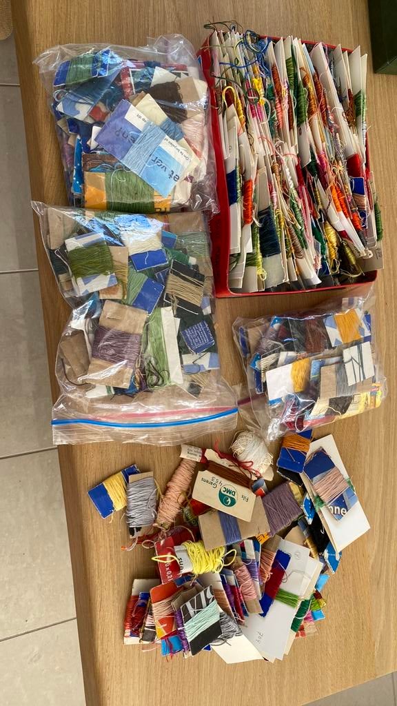 Borduurzijde heel veel kleuren en merken, Hobby en Vrije tijd, Borduren en Borduurmachines, Ophalen of Verzenden, Borduurgaren of Zijde