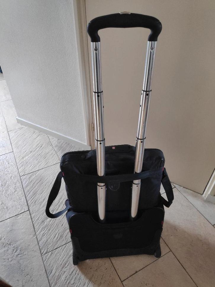 Trolley tas met bijpassende laptoptas van Wenger, Computers en Software, Laptoptassen, Gebruikt, Trolleytas, 15 inch, Ophalen of Verzenden
