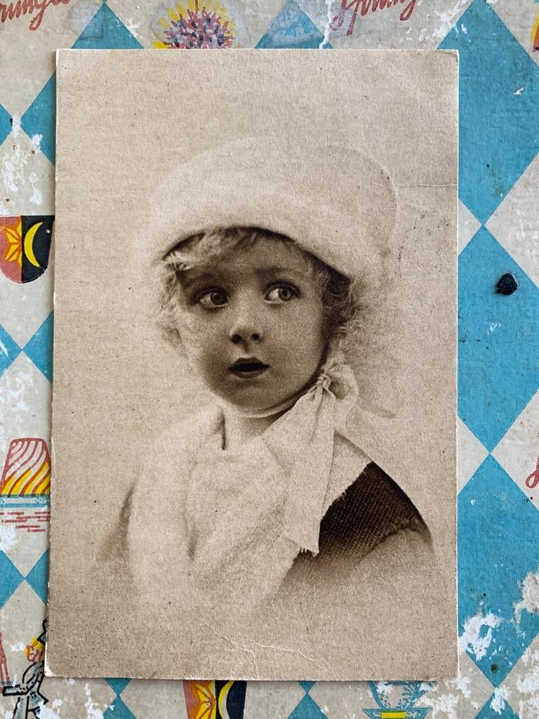 1928 Meisje met mutsje (NN), Ophalen of Verzenden, 1920 tot 1940, Gelopen, Kinderen