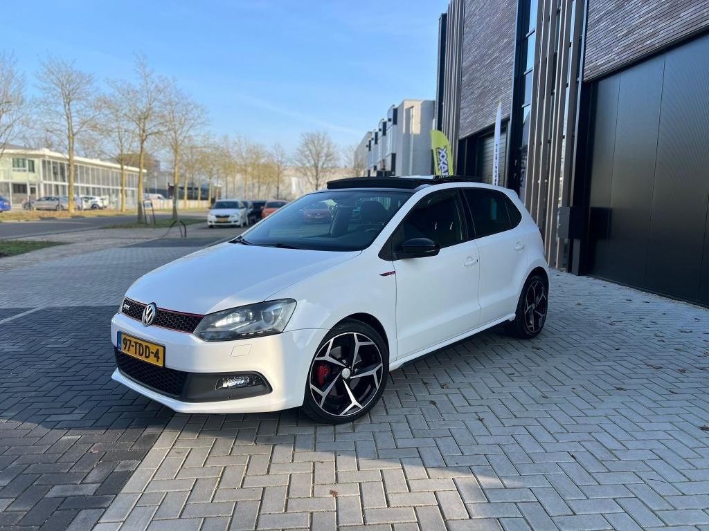 Volkswagen Polo 1.4 GTI 132KW DSG 2012 | Pano | VOL!, Stof, 1169 kg, Zwart, 4 cilinders