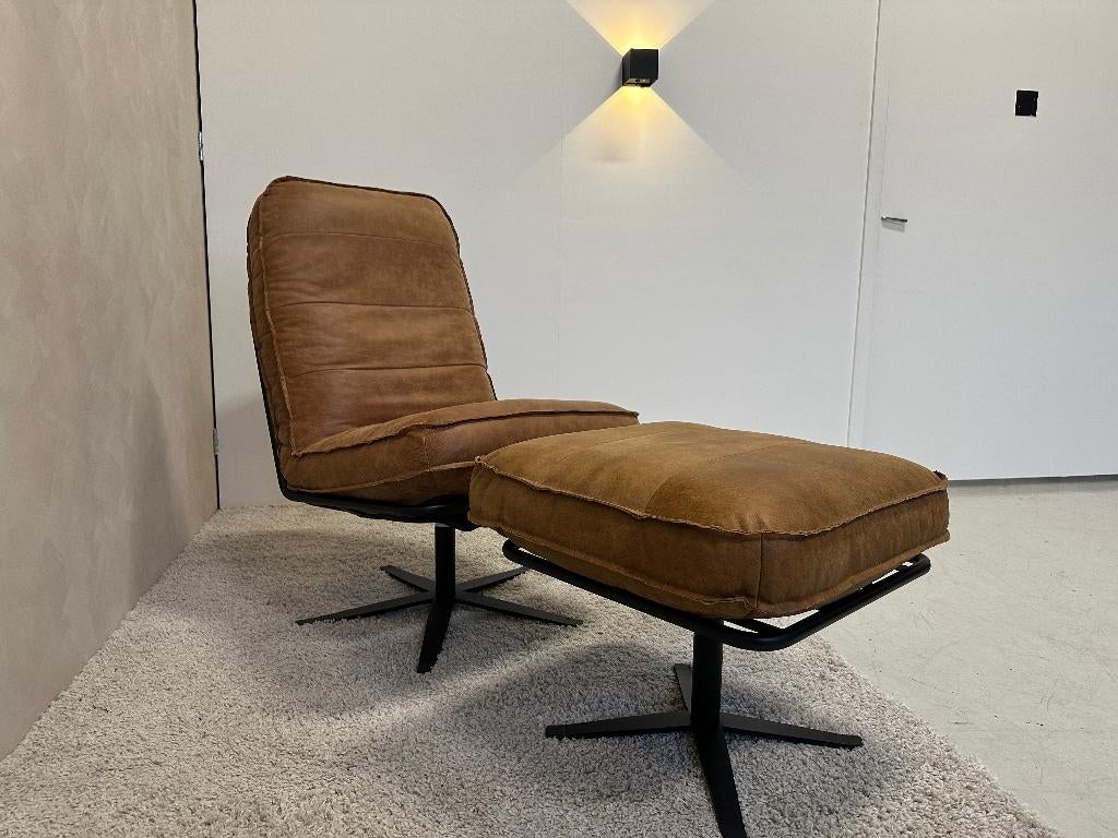 GRATIS BEZORGING - Fauteuil Odin met hocker - cognac, Huis en Inrichting, Fauteuils, Minder dan 75 cm, Nieuw, Ophalen of Verzenden