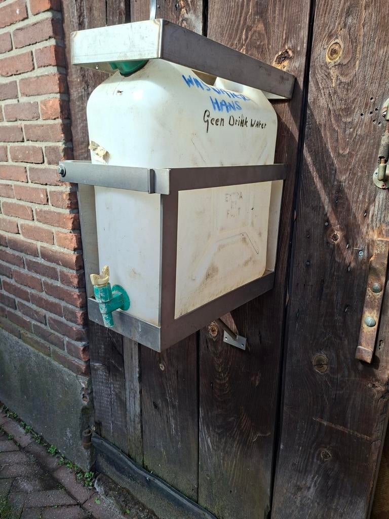 Robuuste RVS jerrycan-steun voor wandmontage, Ophalen
