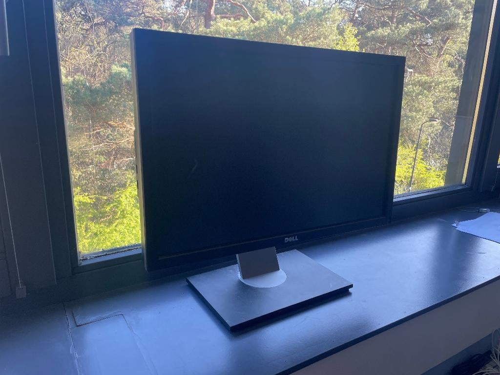 Dell U2410f monitor, Computers en Software, Monitoren, Refurbished, 60 Hz of minder, DisplayPort, DVI, HDMI, VGA, Gaming, Draaibaar