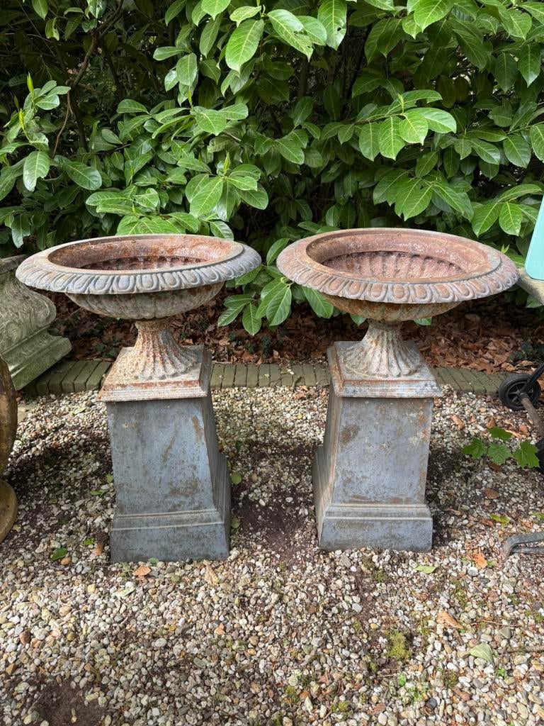 Tuinvaas op sokkel - gietijzer - 2 beschikbaar, Ophalen, Gebruikt, X, X