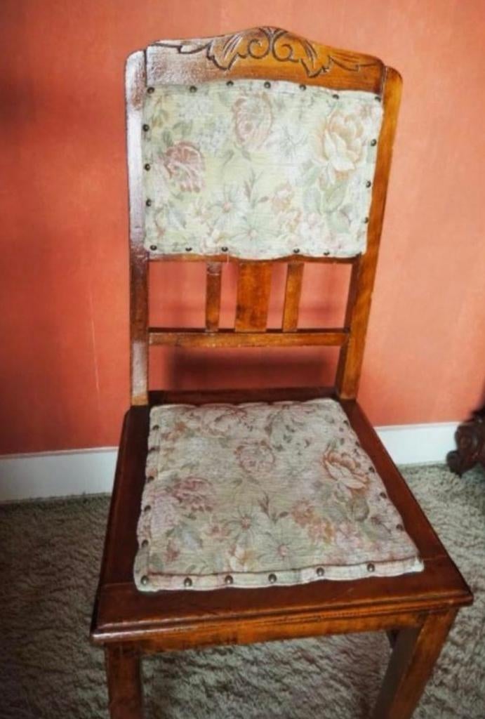 2 houten eiken stoelen - met stof bekleed, Huis en Inrichting, Stoelen, Ophalen, Gebruikt, Twee, Bruin