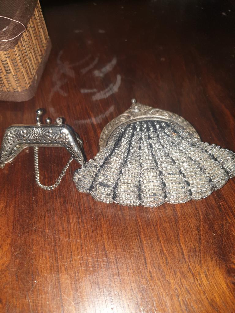 Oud portemonneetje, Ophalen